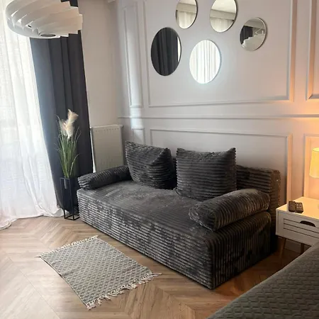 Bellamore Apartment *